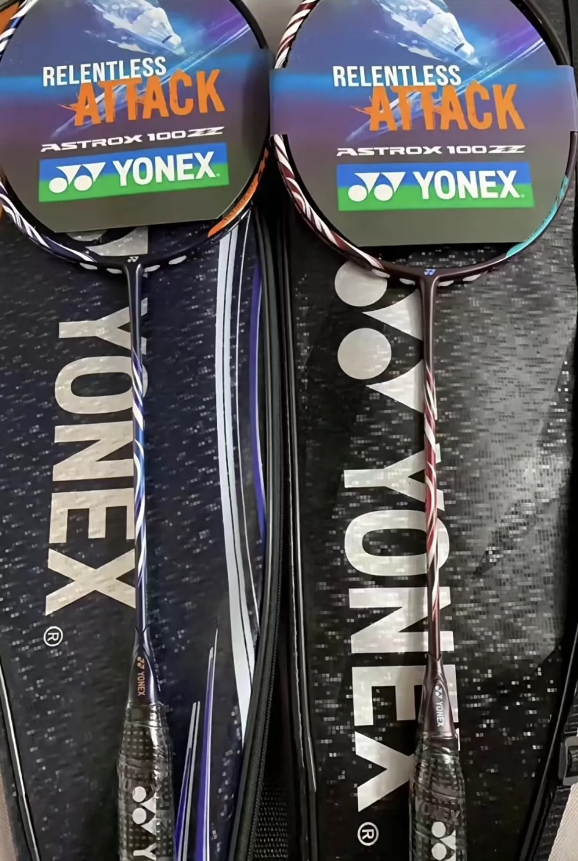 个人转让全新尤尼克斯超轻羽毛球拍 我们行运动会发的羽毛球拍，球拍是统一在体育用品店598一副购买的，球拍是4u，全碳素， 拉好线重量在83克左右，碳素拍，手胶已